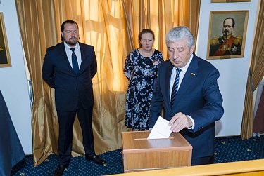 Парламент приступил к работе!